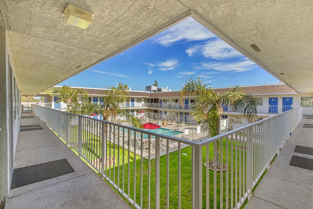 Motel6 Phoenix, AZ - North Bell Road 42/46