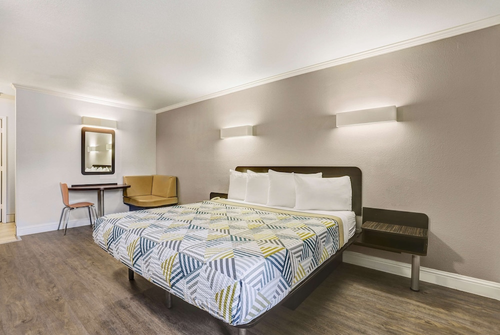 Motel6 Lodi, CA 19/47