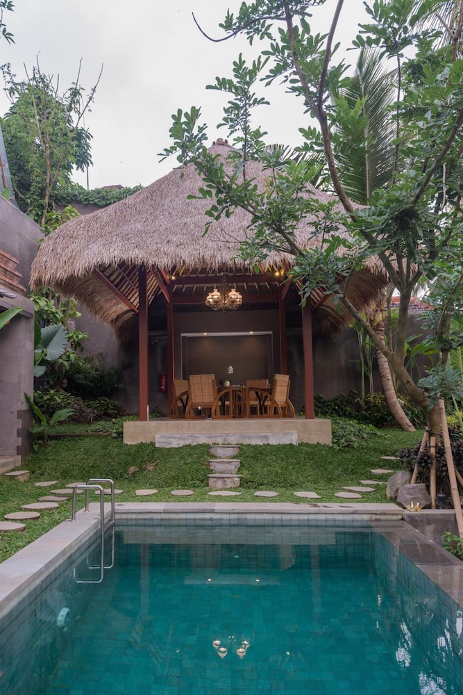 ILA Kitchen and Villa 32/40