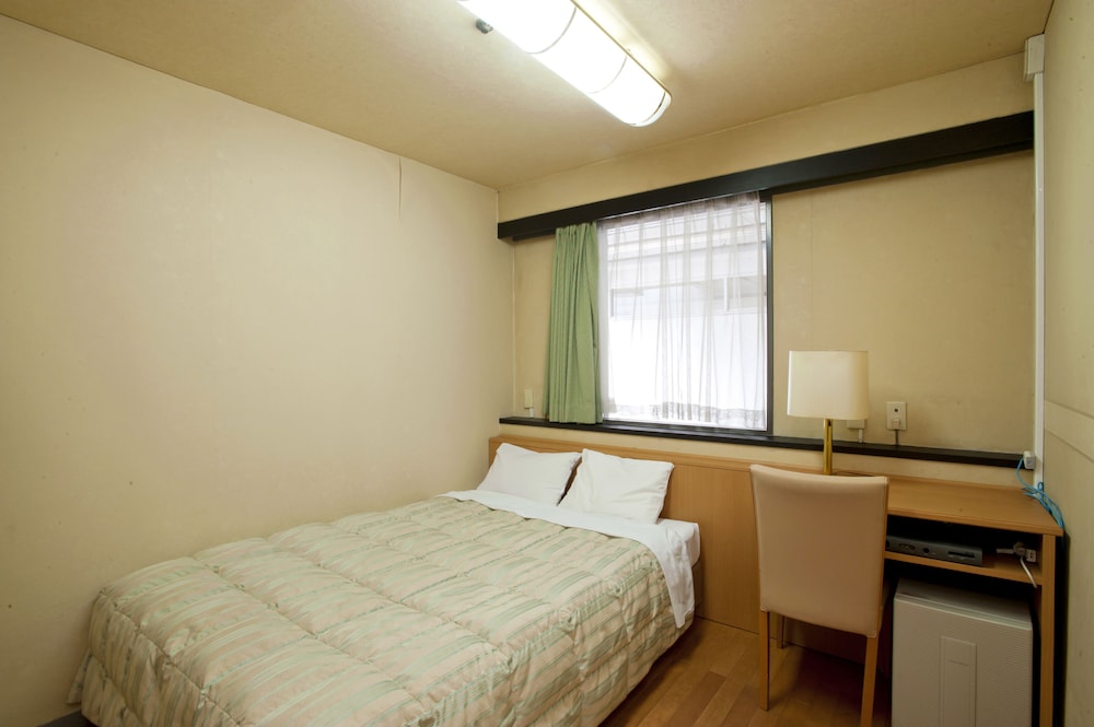 Osaka Castle Hotel 11/73
