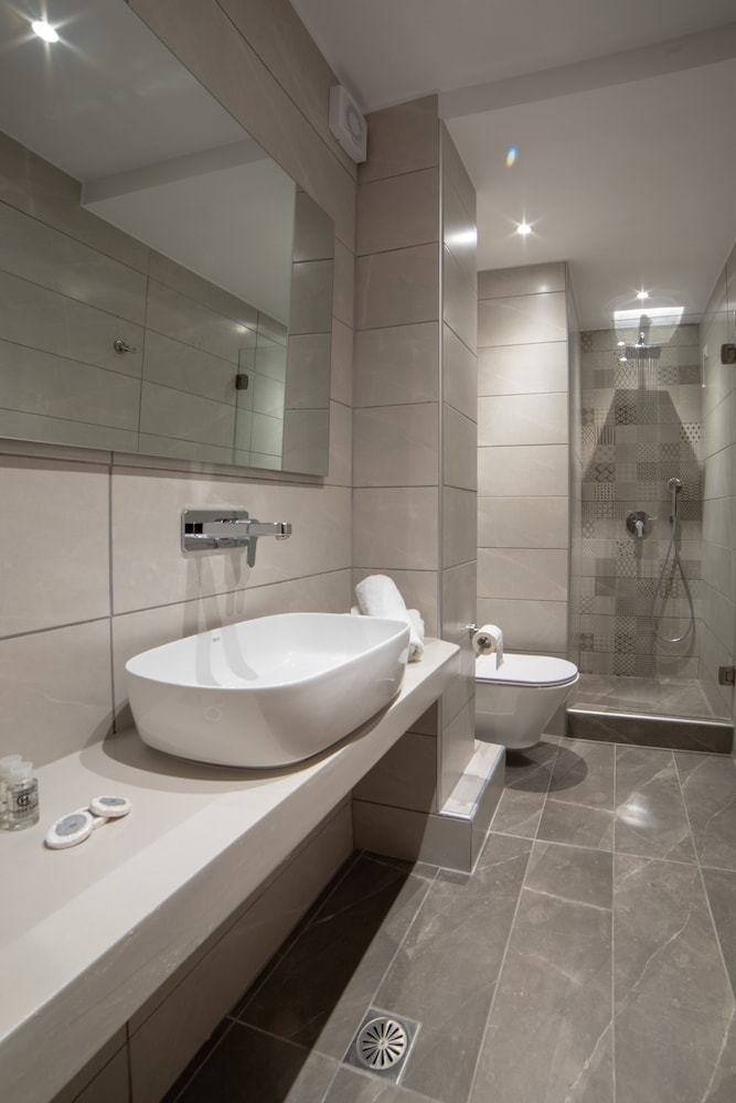 Aphrodite Hotel Apartments 33/37