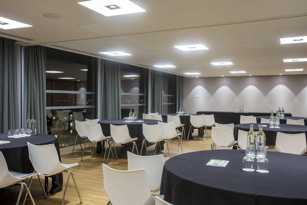 Courtyard By Marriott Edinburgh West 37/55