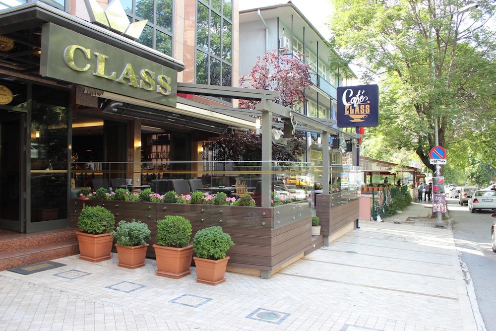 Class Hotel 4/50