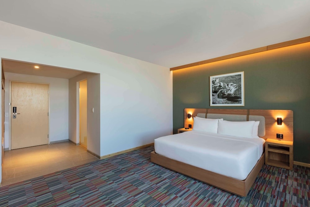 Airport, Junior Suite, King Bed