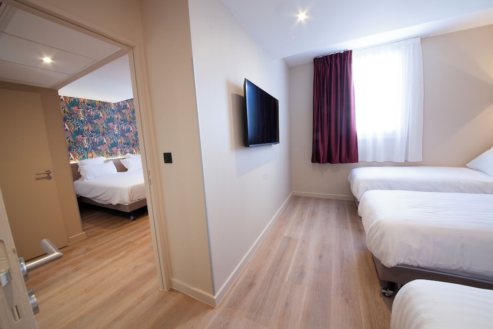Family, 1 Double and 3 Single Beds