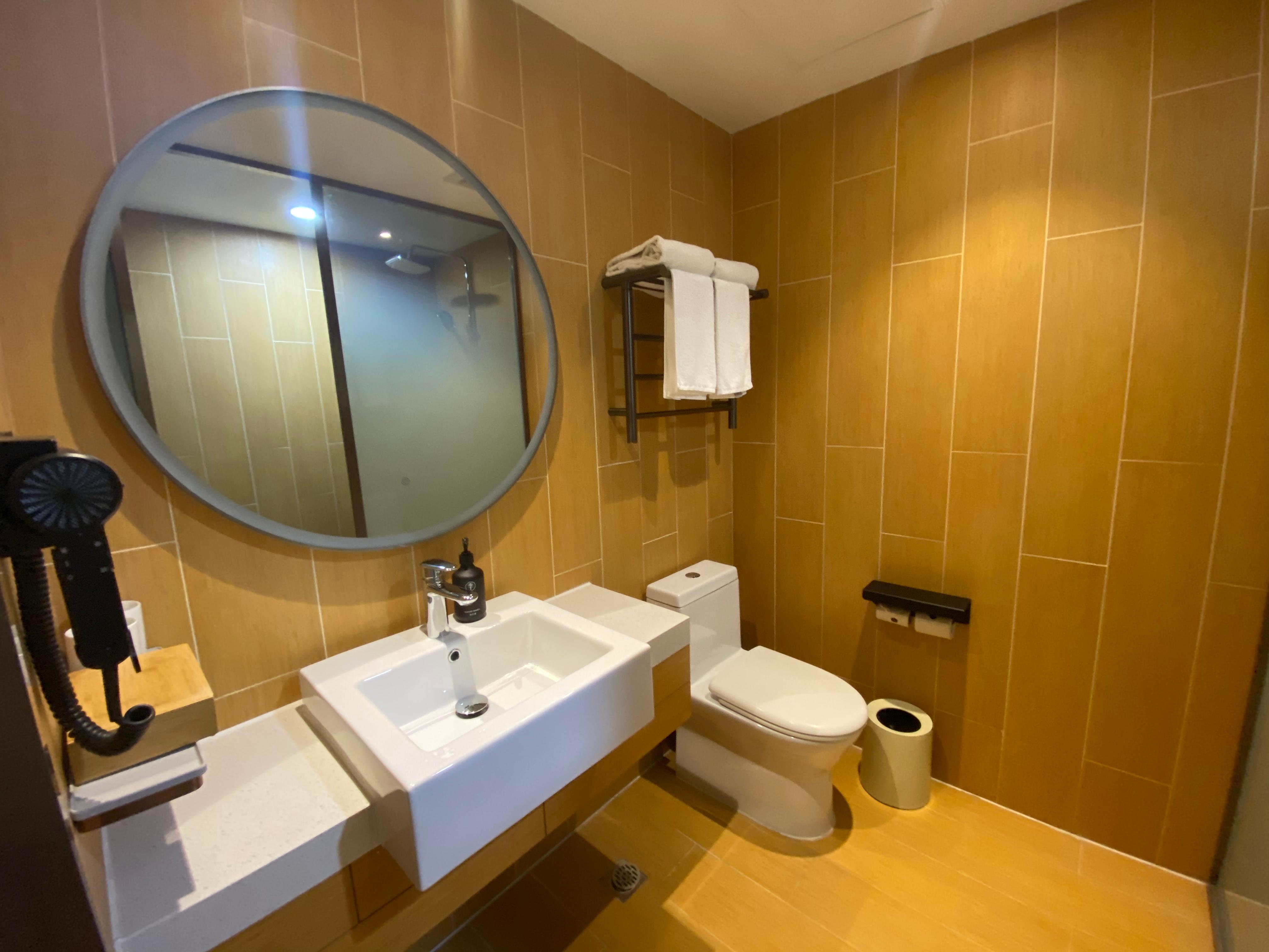 Ji Hotel (Shanghai Jiayi Road subway station) 34/36