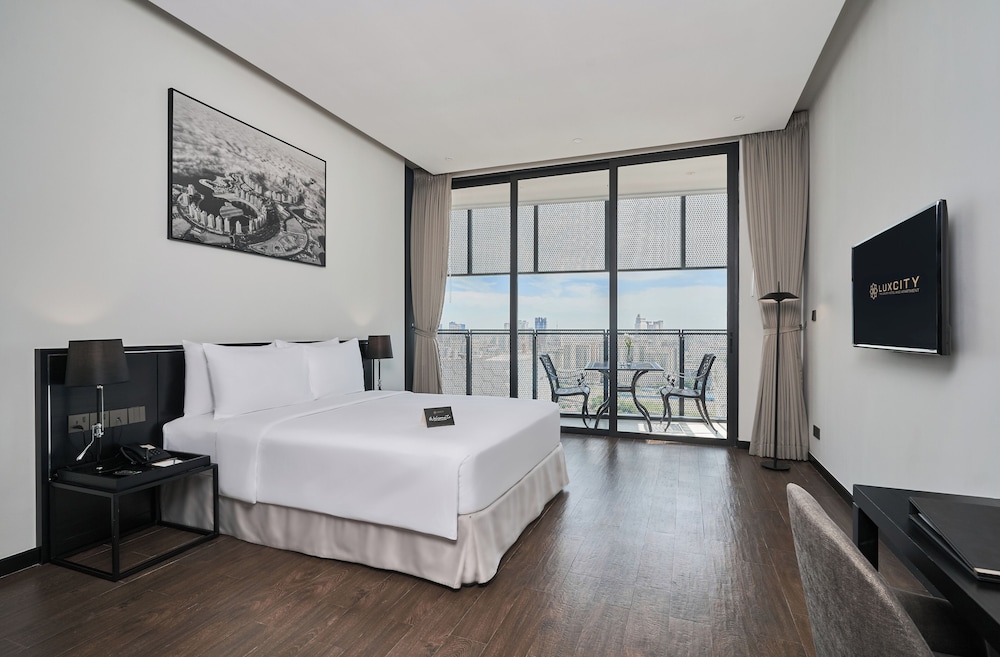 STUDIO, QUEEN BED
