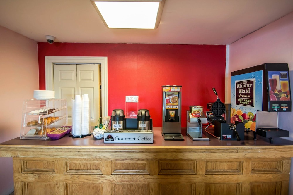 Econo Lodge Hornell 33/41