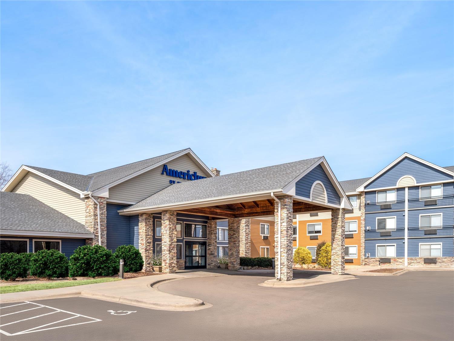 AmericInn by Wyndham Shakopee Near Canterbury Park 1/20