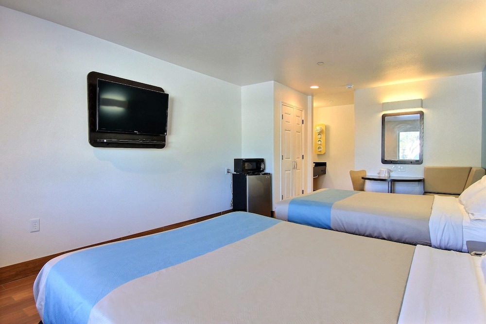 Motel6 Rockport, TX 30/58
