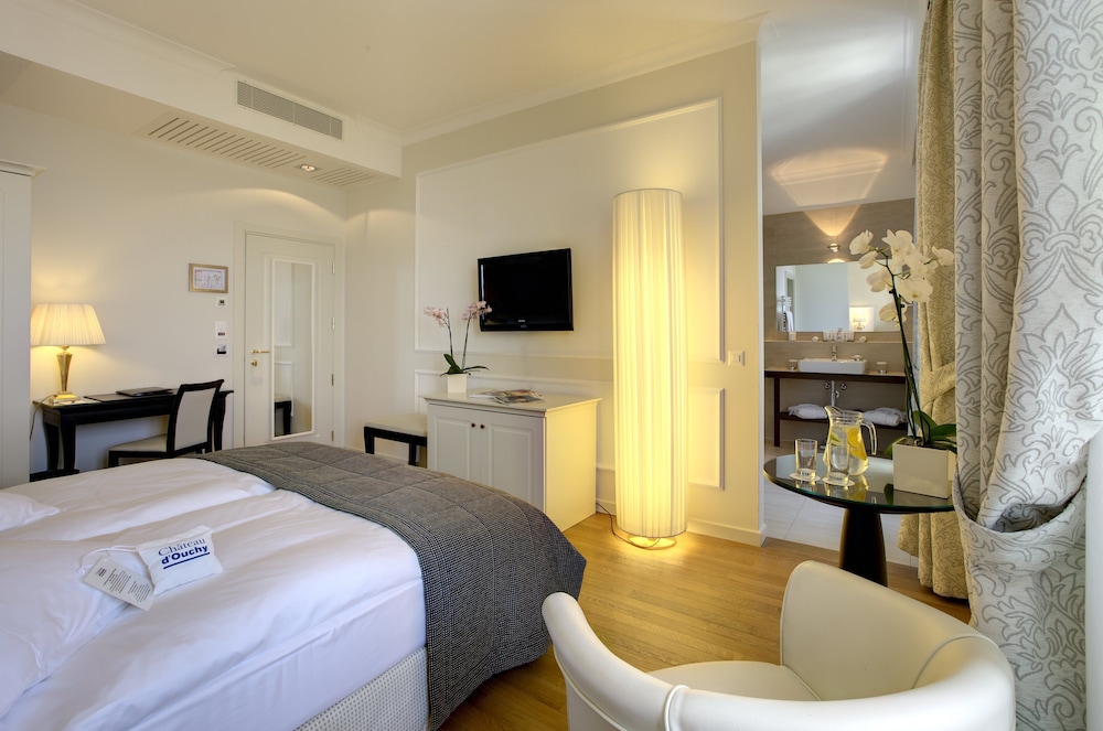 SUPERIOR, QUEEN BED, LAKE VIEW
