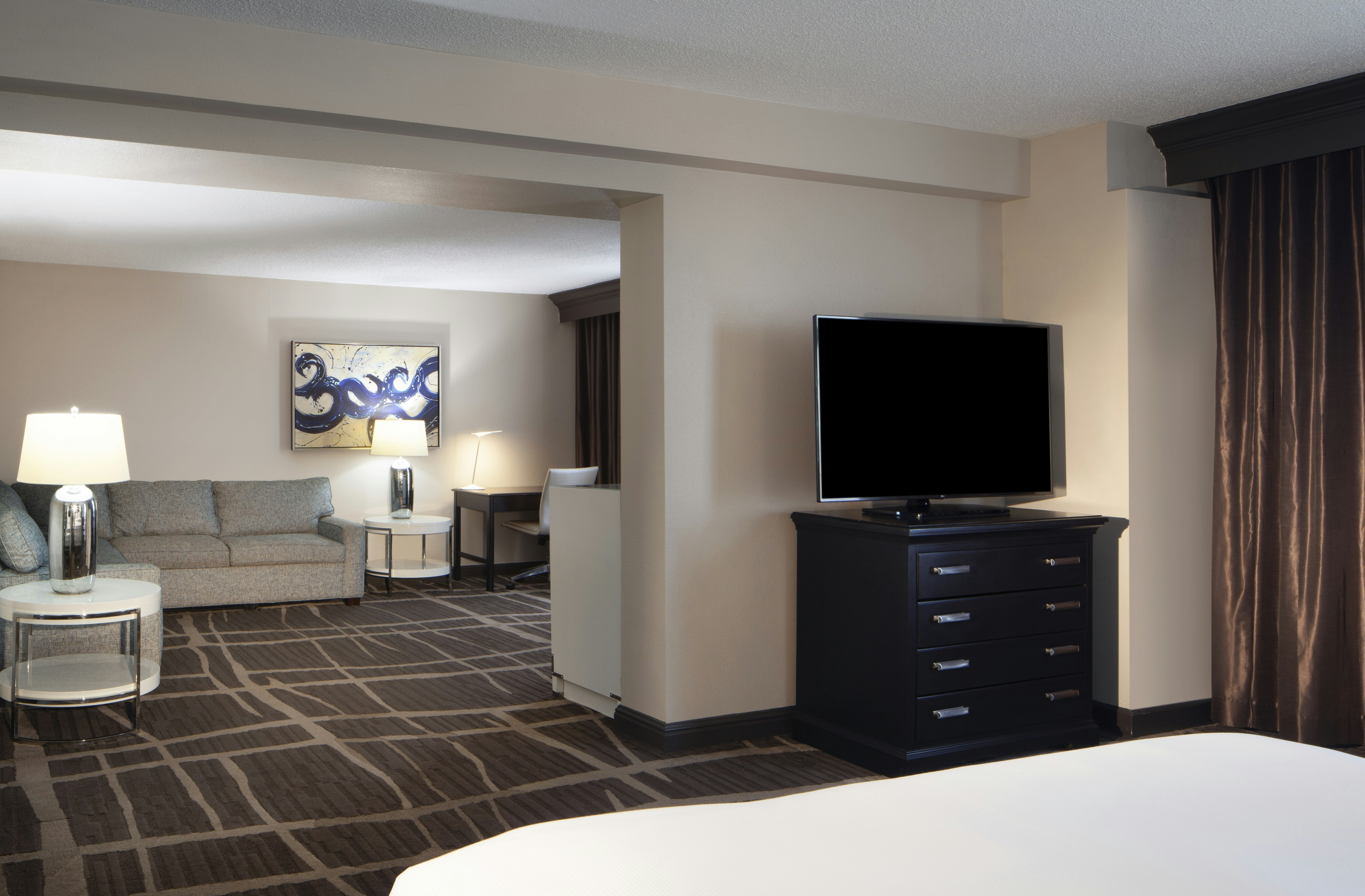 1 BEDROOM, SUITE, KING BED, PARLOR