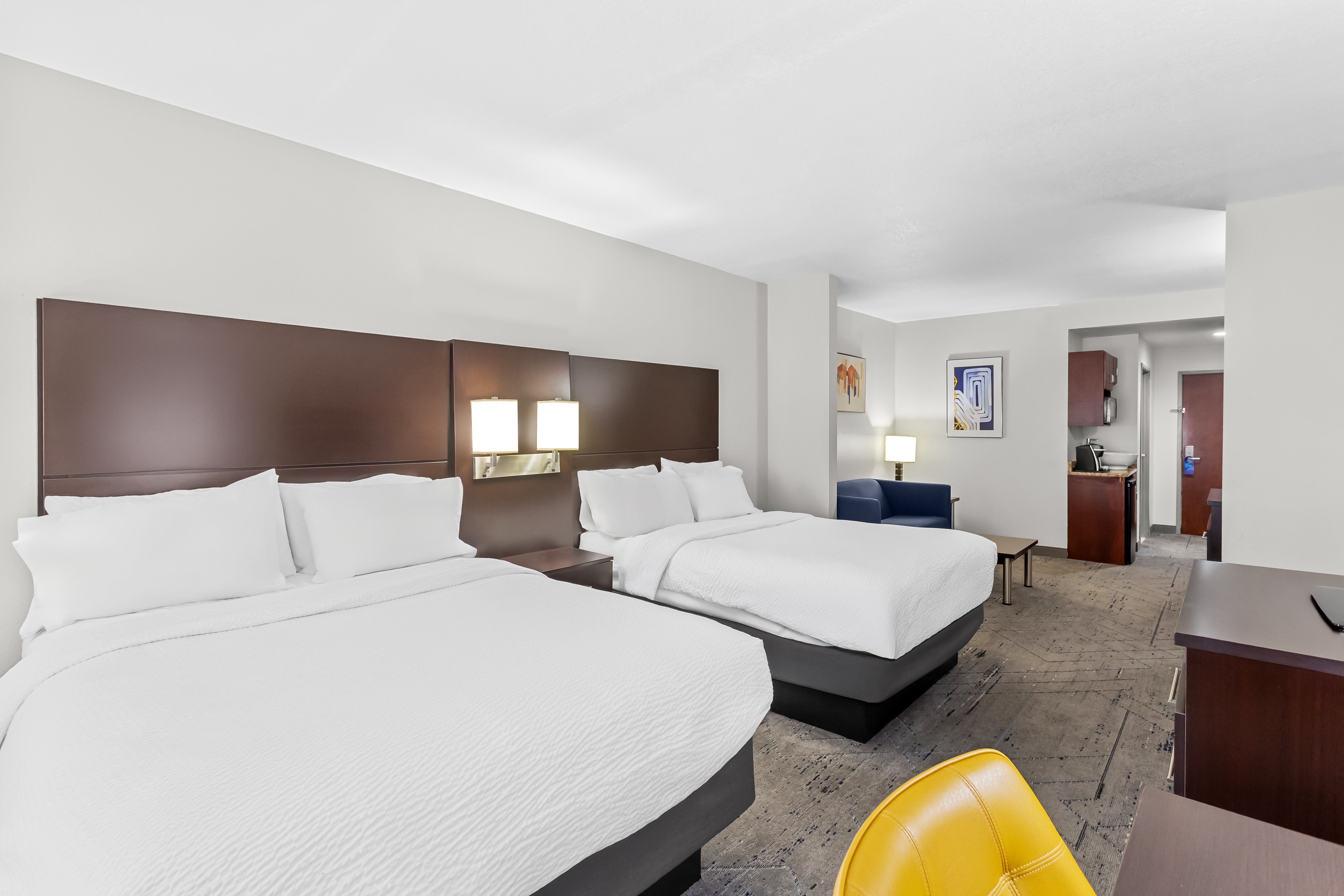 Holiday Inn Express Hotel & Suites Cross Lanes 37/75