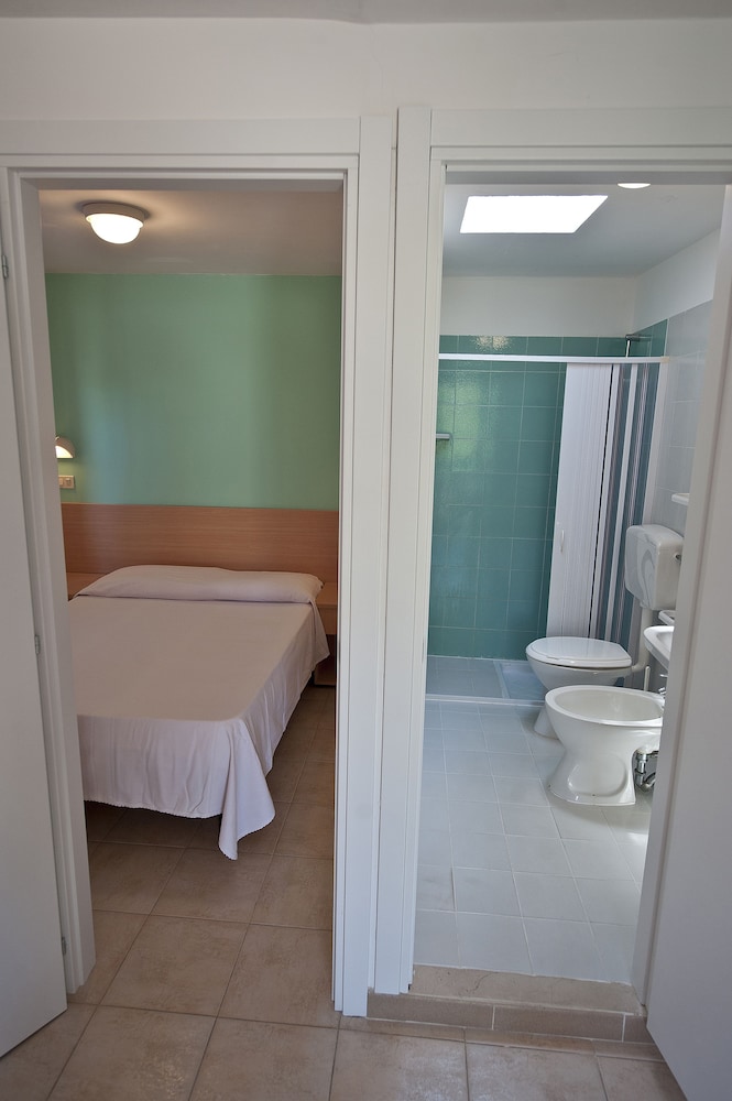 VILLAGGIO LE DIOMEDEE 16/70
