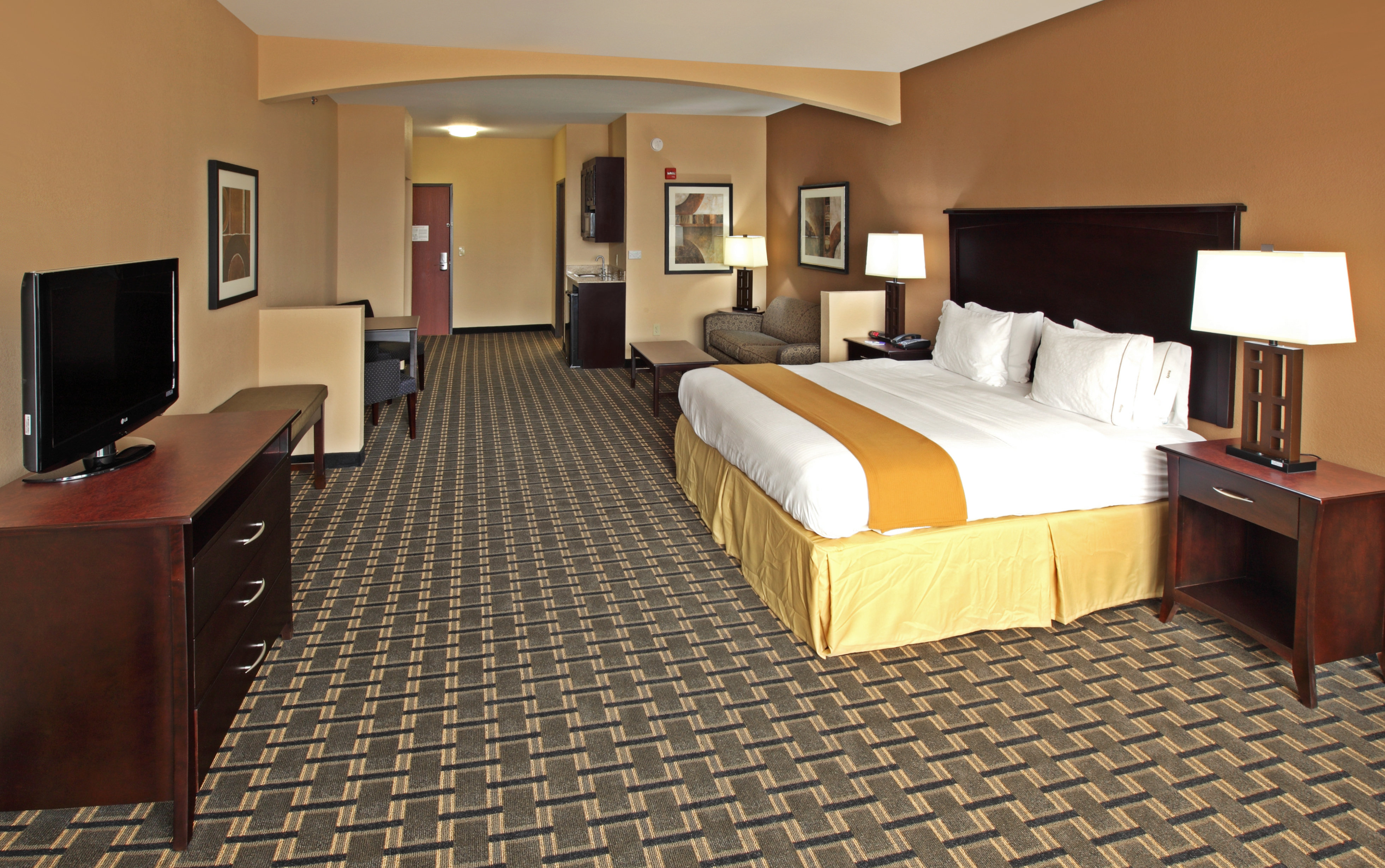Holiday Inn Express Hotel & Suites Texarkana East 18/54