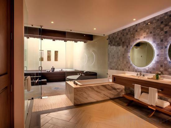 Swim Out, Hacienda, Junior Suite, King Bed