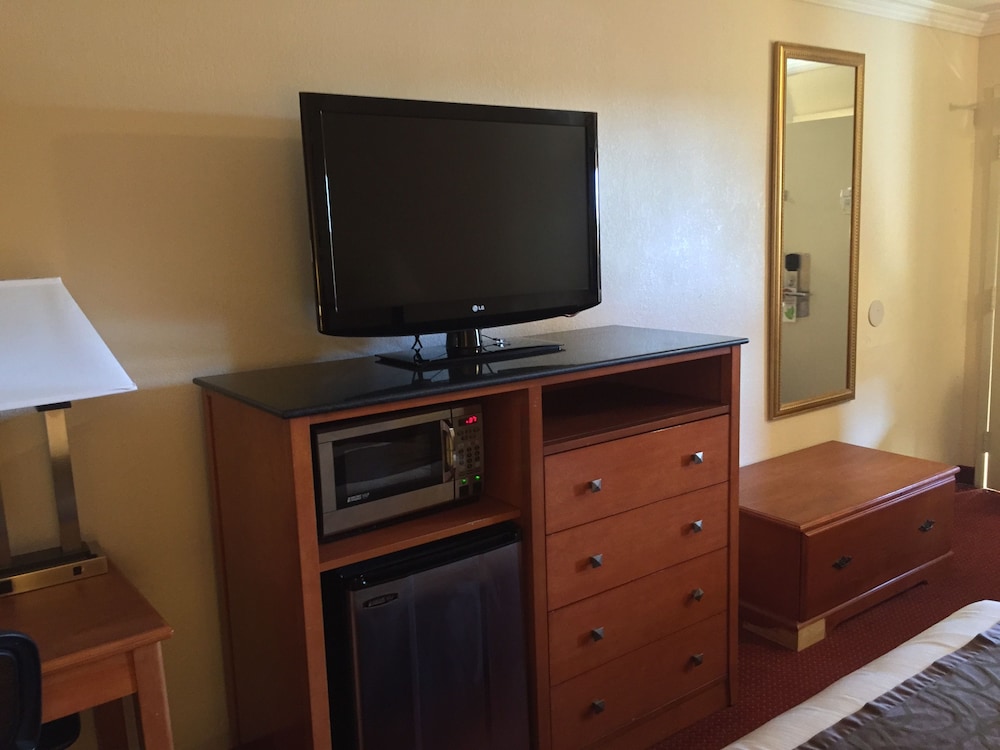 Chula Vista Inn 57/61