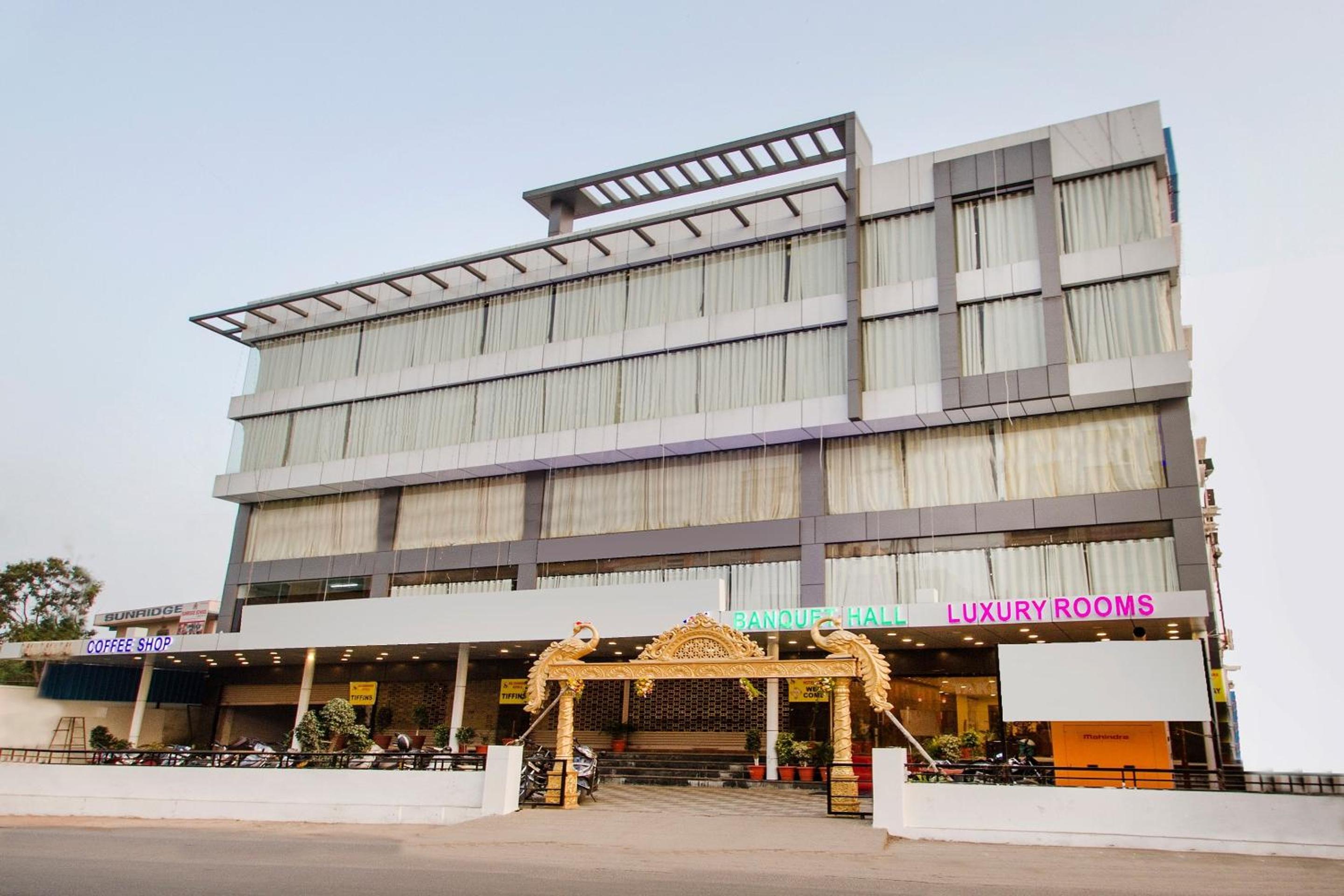 Oyo 10225 Hotel Sree Chandana 6/50