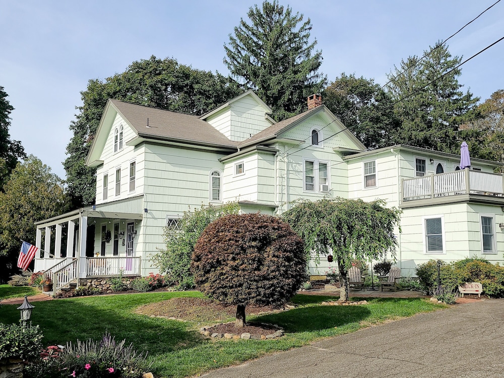 Westbrook Inn Bed and Breakfast 69/74