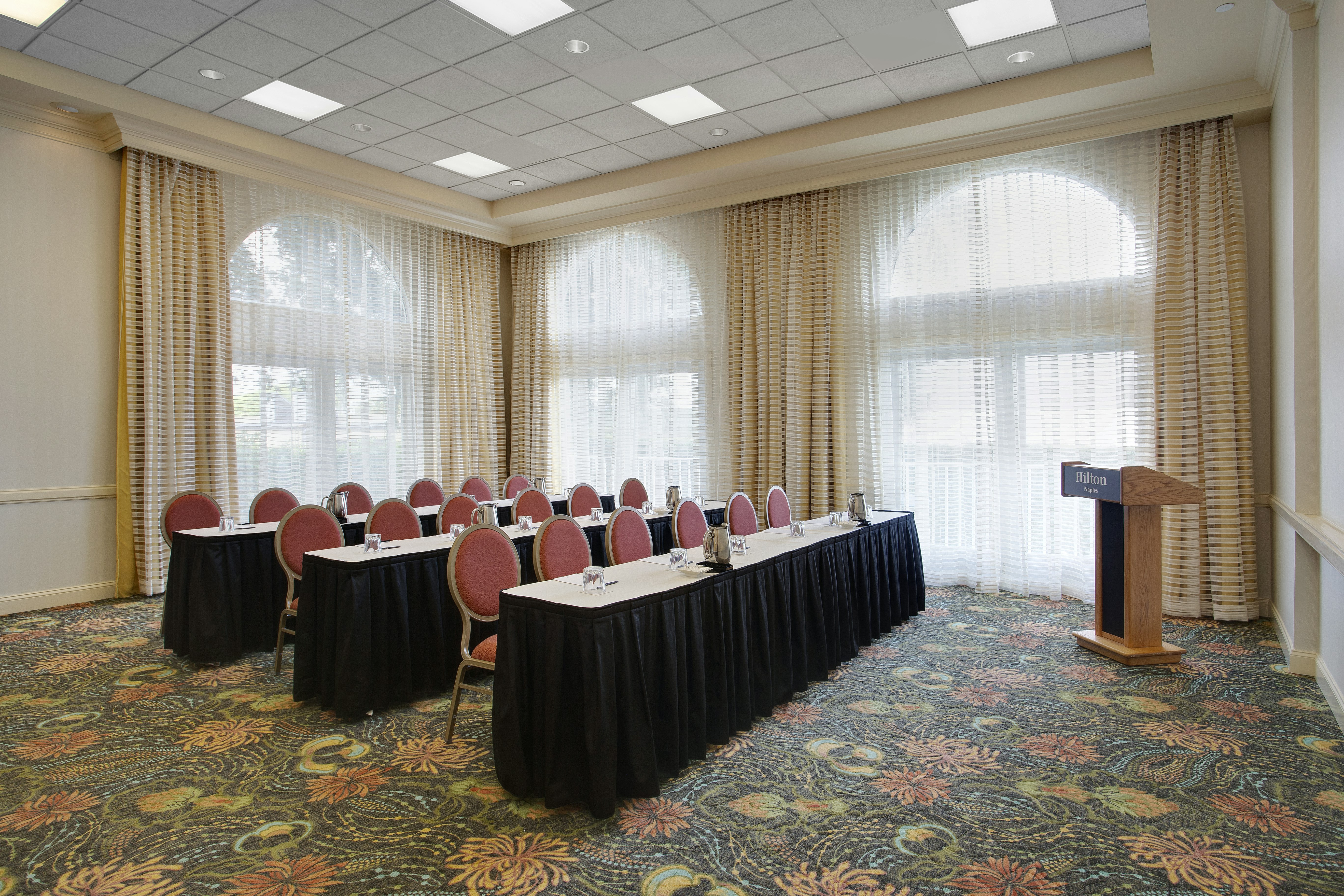Hilton Naples 58/66