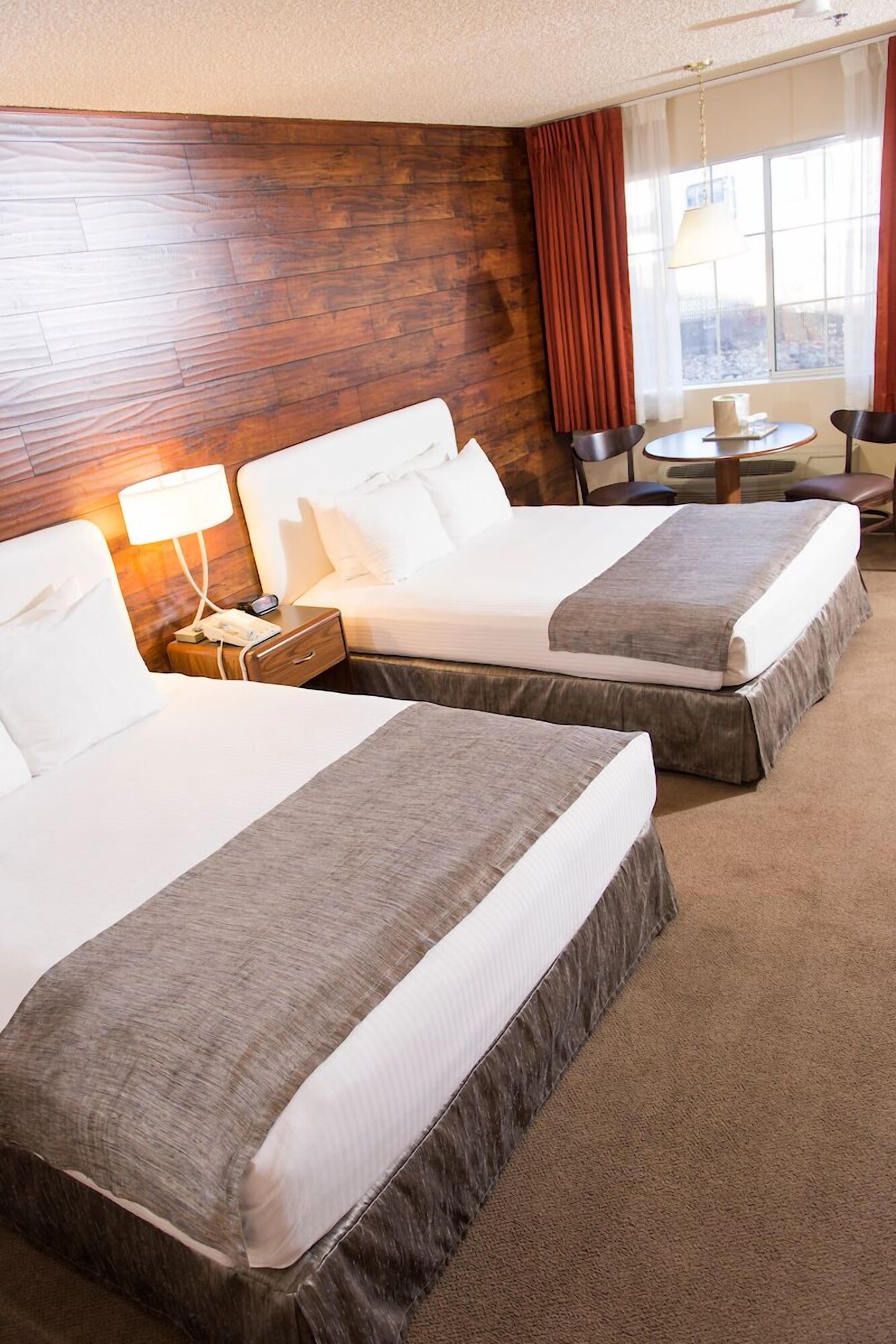Lodge, 2 Queen Beds