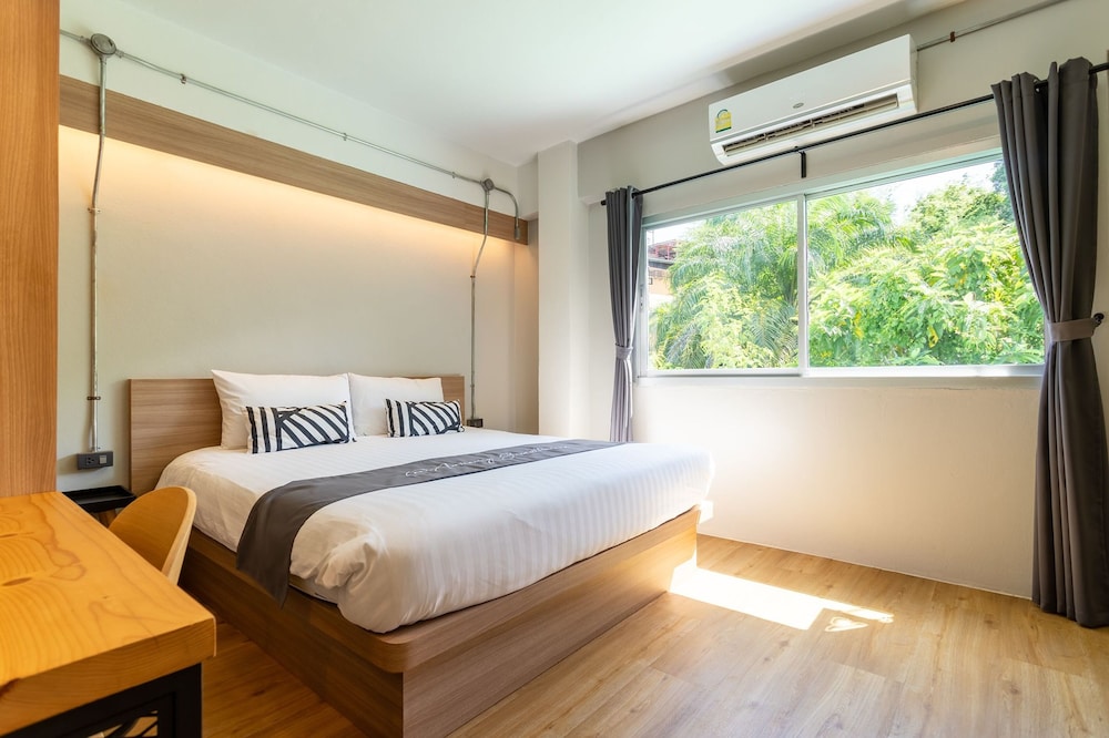 1 BEDROOM, SUITE