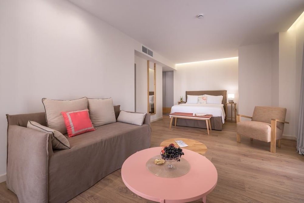 Glow Boutique Hotel & Suites 32/50