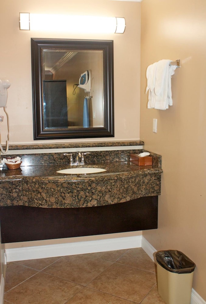 Garden Inn Suites 8/55