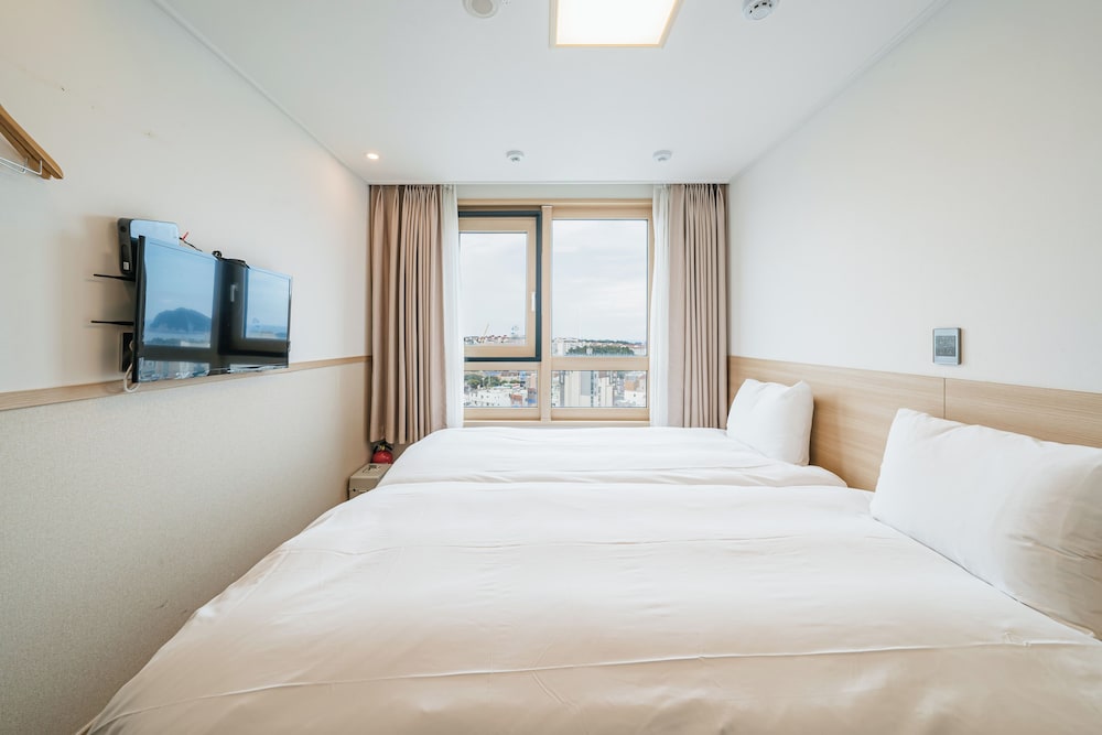City, Standard, Twin Beds, Ocean View