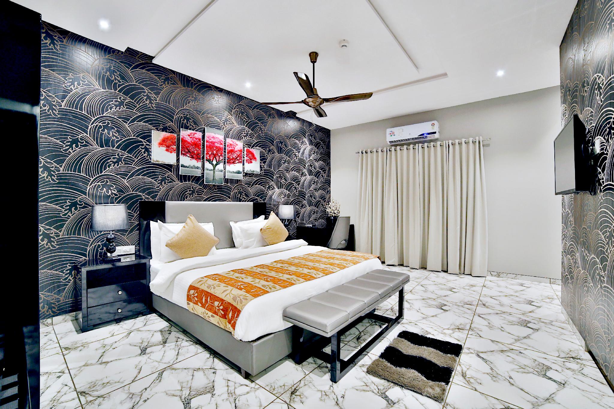 Suite, King Bed