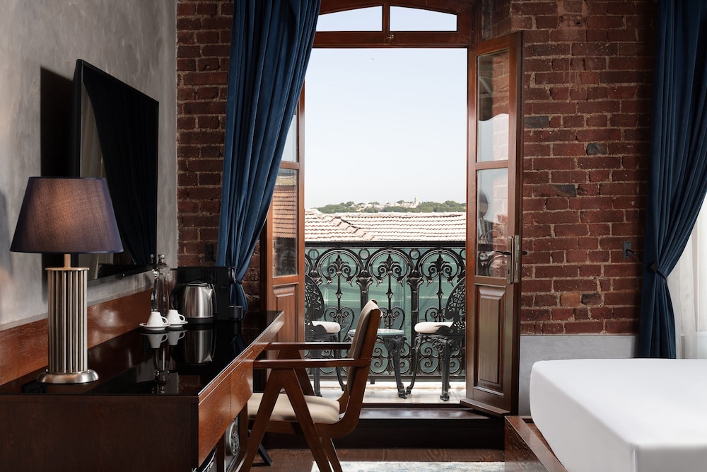 DeCamondo Galata, a Tribute Portfolio Hotel 52/64