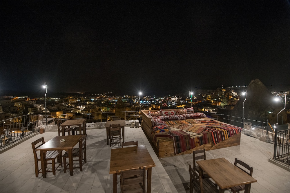 Charming Cave Hotel 27/29