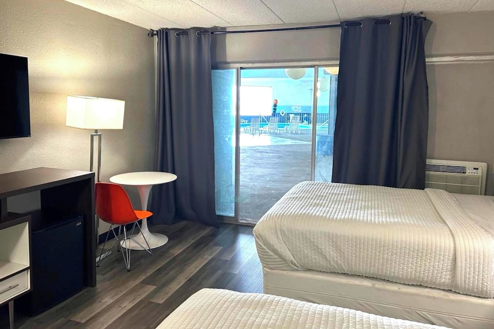 Twin City Inn & Suites Benton Harbor - St. Joseph 20/47