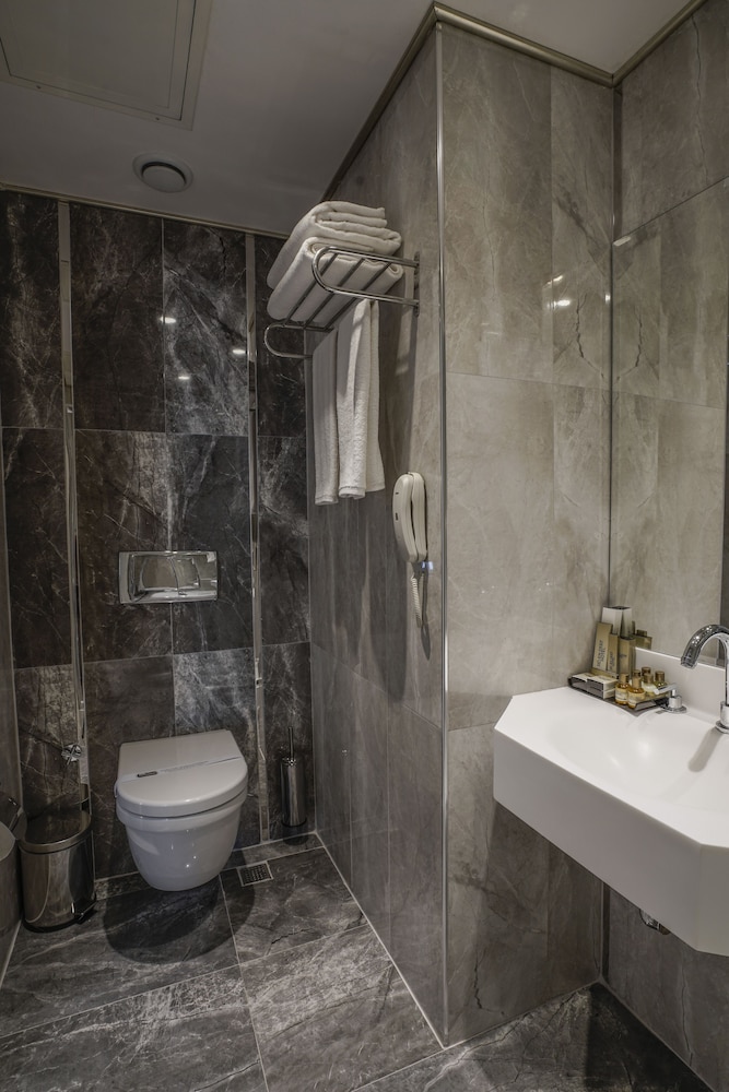 Seven Deep Hotel 41/42