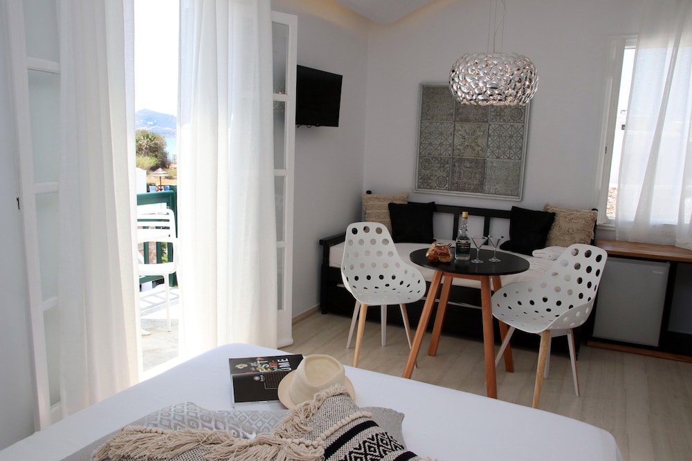 Spiros Hotel 55/83