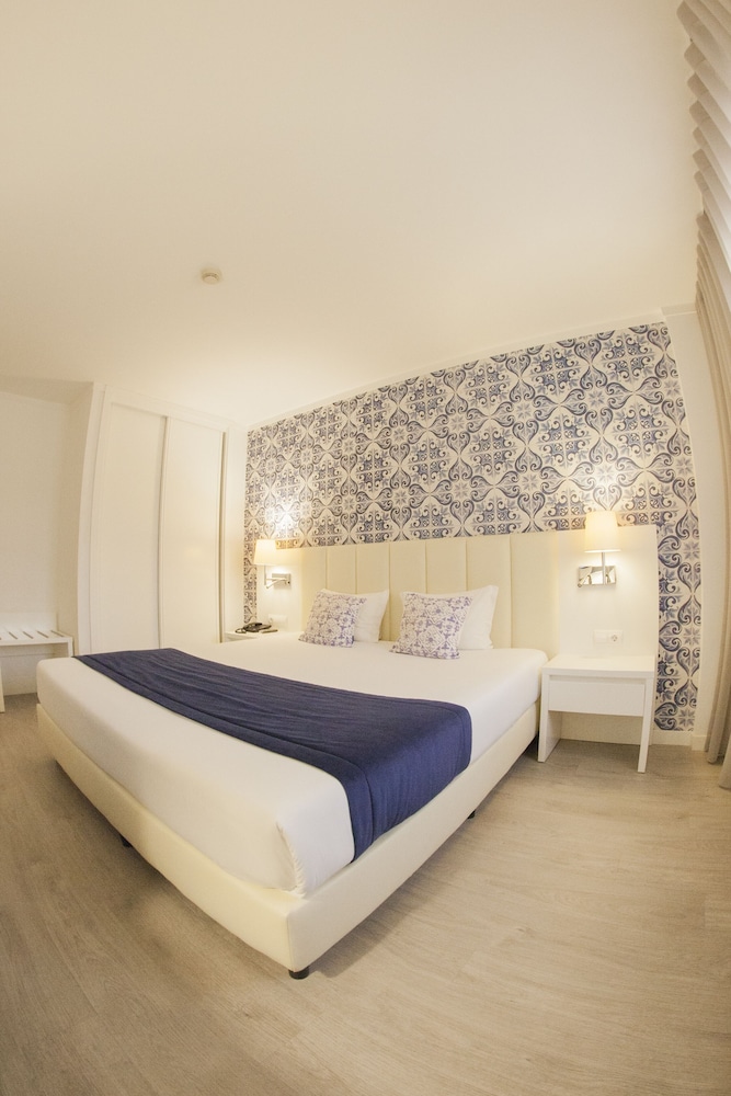 ROOM, DOUBLE BED