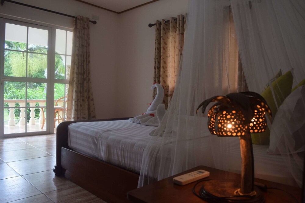 BAMBOO CHALETS 13/39