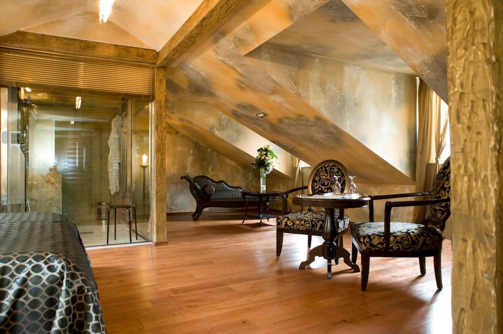 Boutique Hotel Astoria 42/66