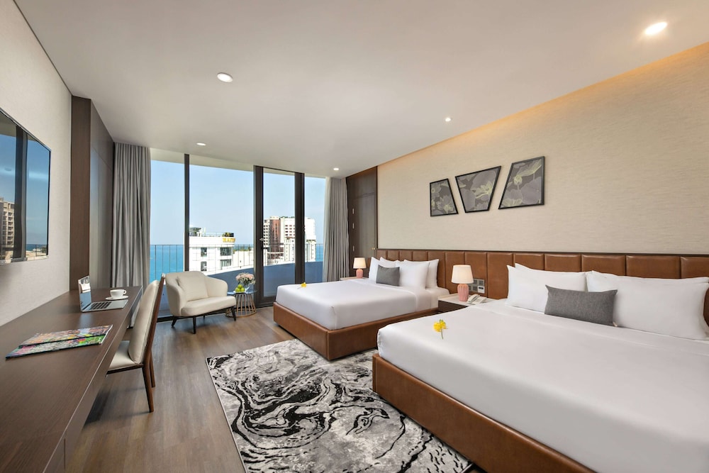 DELUXE, SEA VIEW, BALCONY