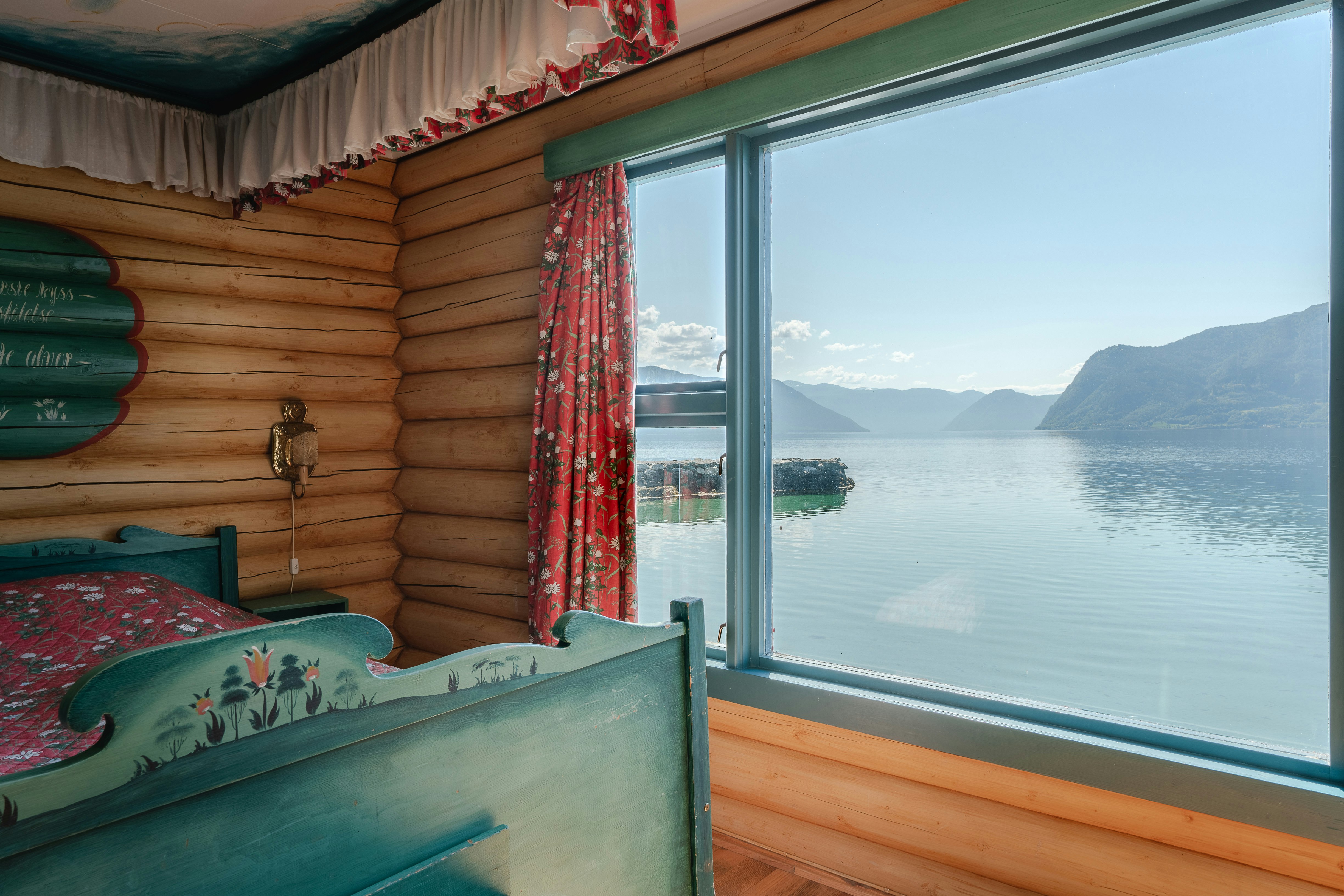 Leikanger Fjordhotel 18/30