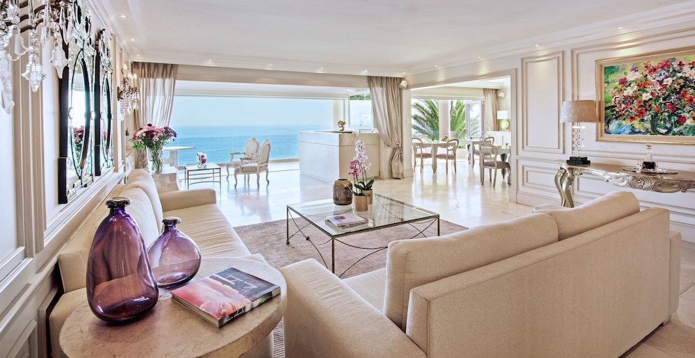 The Clarendon - Bantry Bay 29/50