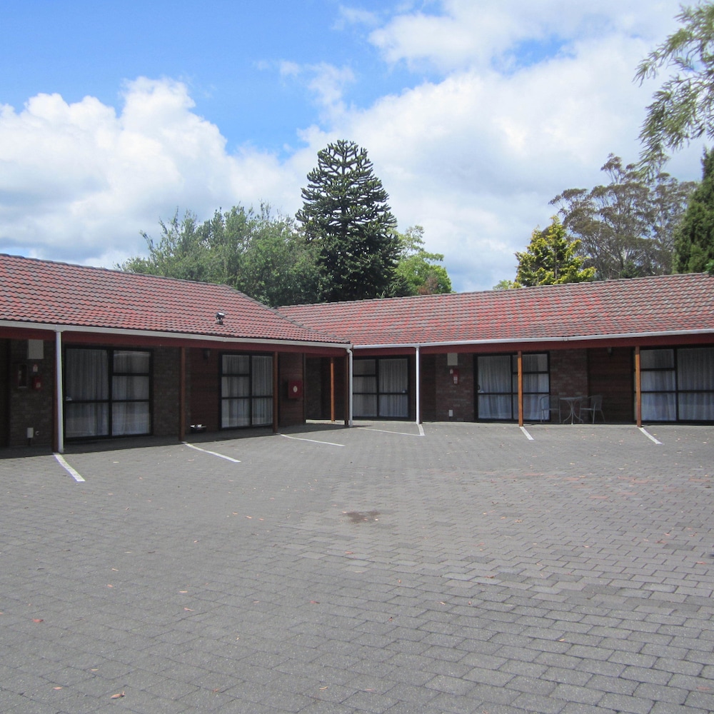 The Hobbit Motorlodge 6/41