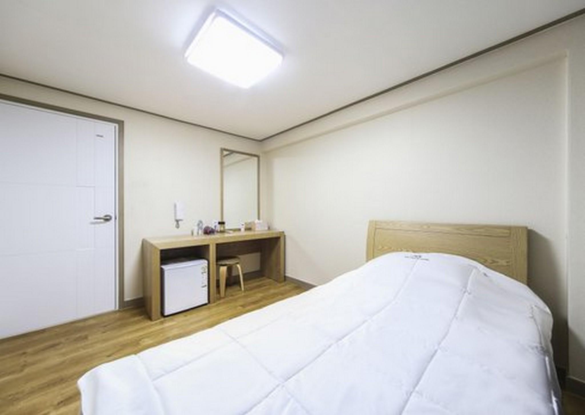 Room, Single