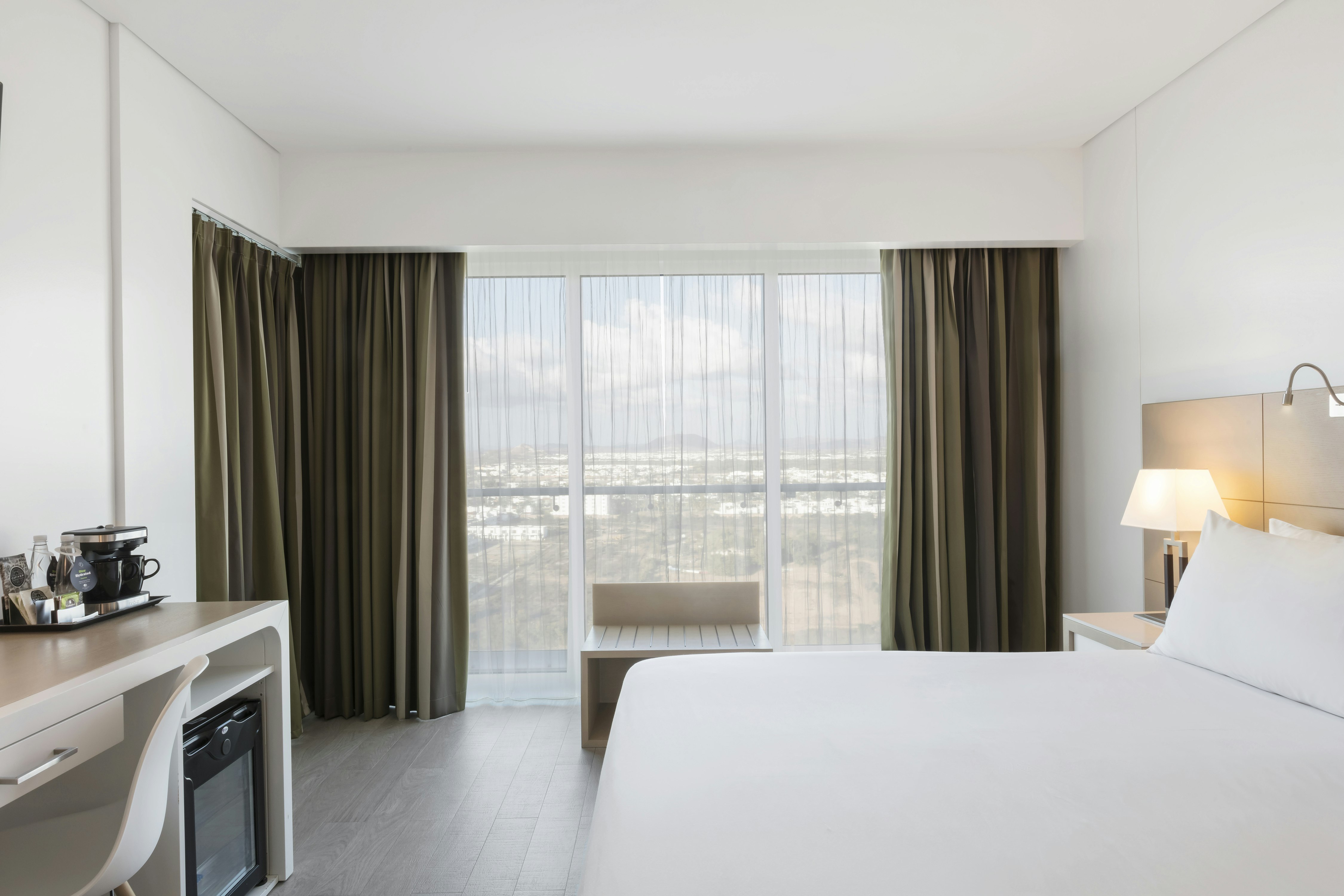 DELUXE, QUEEN BED, CITY VIEW