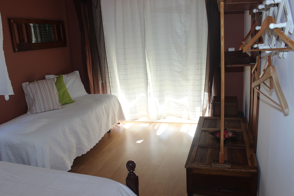 Ericeira Chill Hill Hostel & Private Rooms 13/50