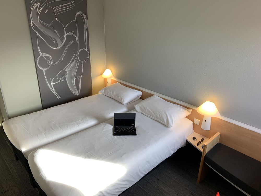 Ibis Auray 17/65