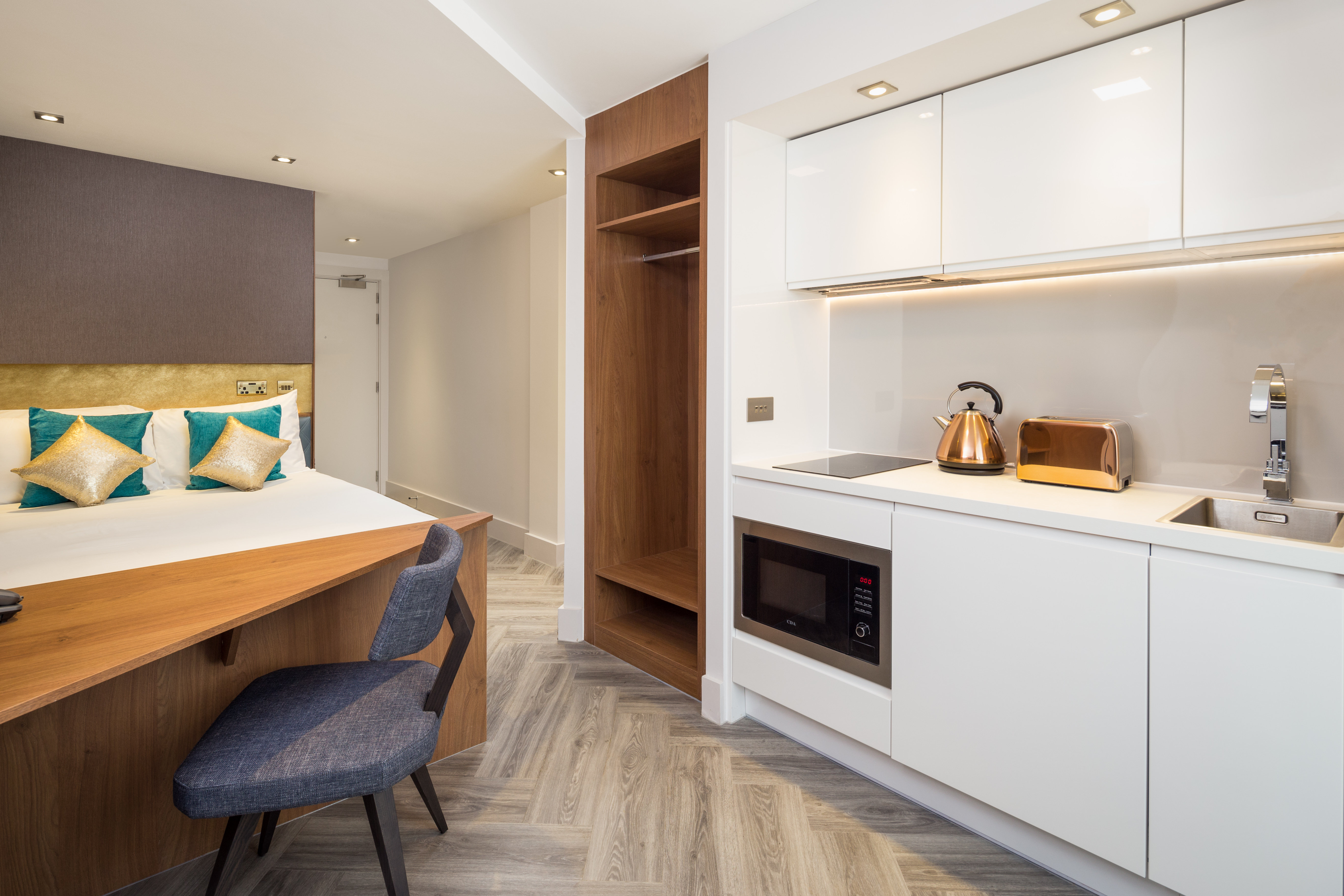 Roomzzz London Stratford 8/18