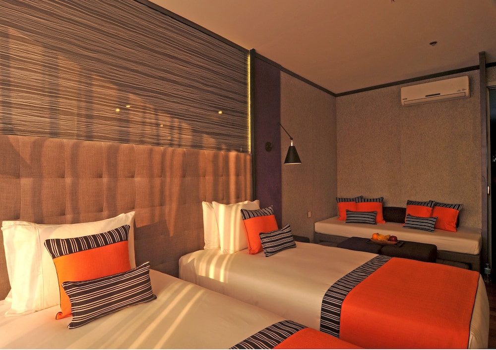 Hive Hotel And Convention Place 17/38