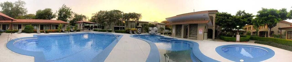 Hotel And Villas Huetares 39/50