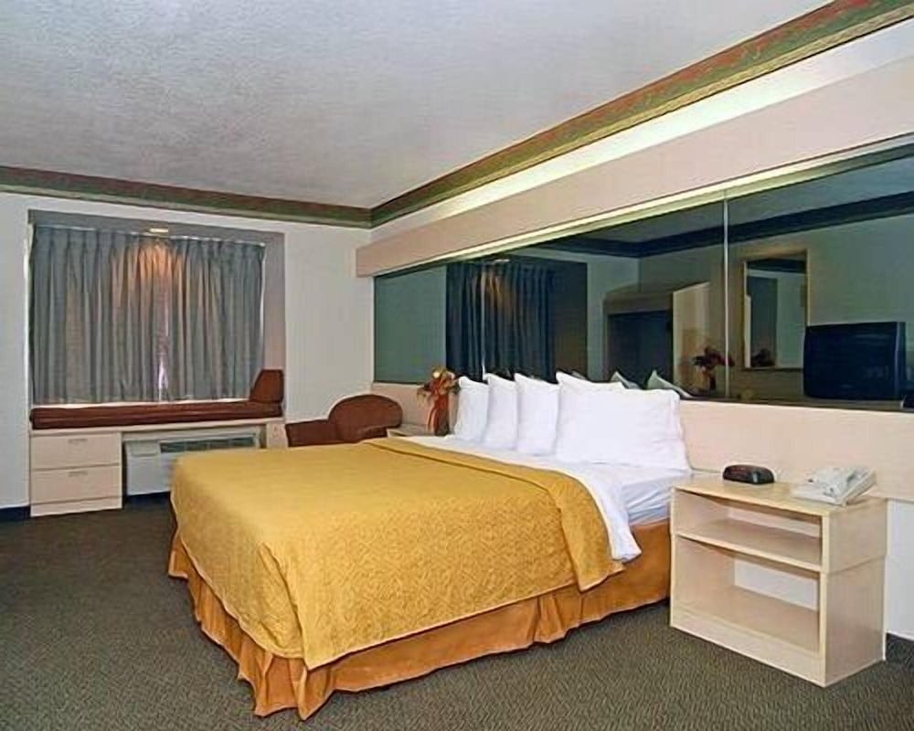 Motel6 Bernalillo, NM 33/62
